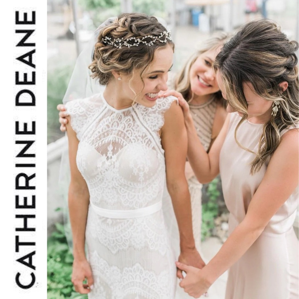 {Catherine Deane} : “Suri” Ivory Lace Wedding Gown